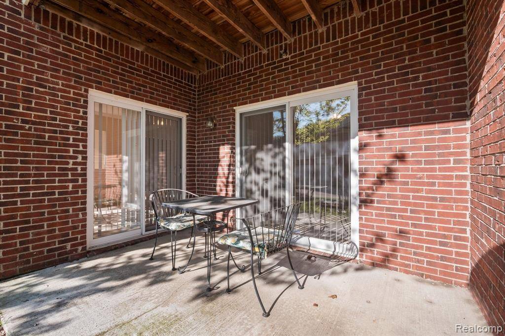 Rochester, MI 48307,1708 DEEPWOOD Circle