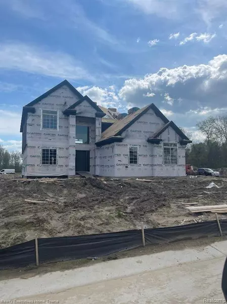 24018 SAWGRASS Drive, Macomb, MI 48042