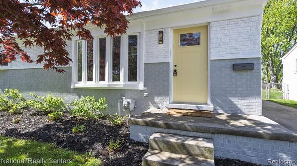 32687 MERRITT Drive, Westland, MI