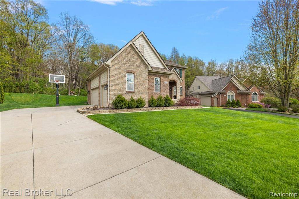 Clarkston, MI 48348,5633 GOLF POINTE Drive