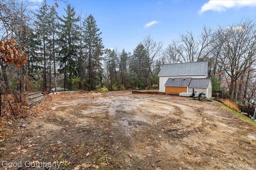 423 HEIGHTS Road, Lake Orion, MI 48362