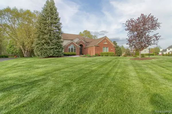 South Lyon, MI 48178,21979 N LYON Trail