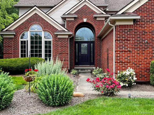 South Lyon, MI 48178,21979 N LYON Trail