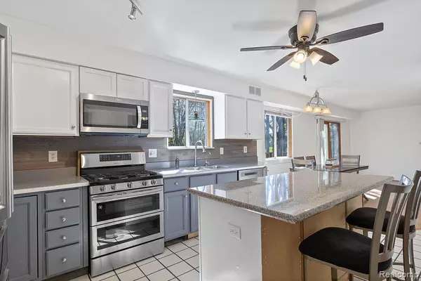 Brighton, MI 48114,4471 SPRING OAKS Lane