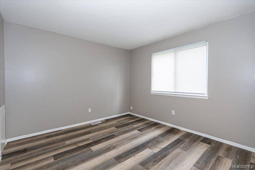 Westland, MI 48186,35302 Glen