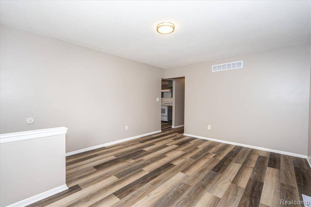 Westland, MI 48186,35302 Glen