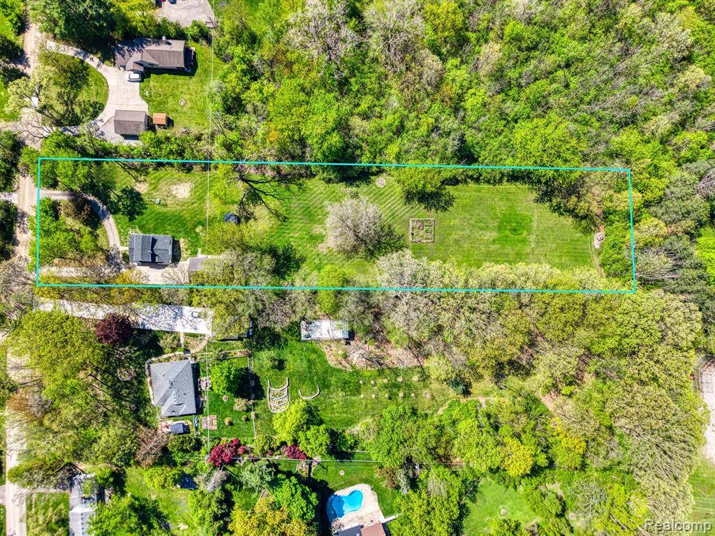 Farmington Hills, MI 48334,28615 ROLLCREST Road