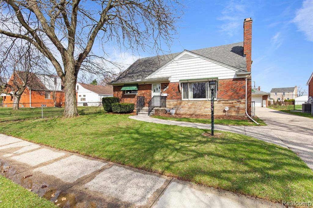 Saint Clair Shores, MI 48080,22507 E 8 MILE Road