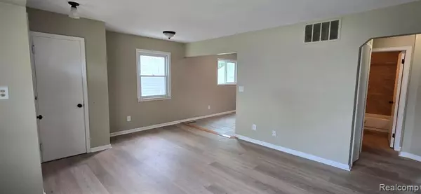 Dearborn Heights, MI 48125,24399 HOPKINS Street