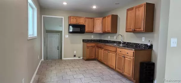 Dearborn Heights, MI 48125,24399 HOPKINS Street