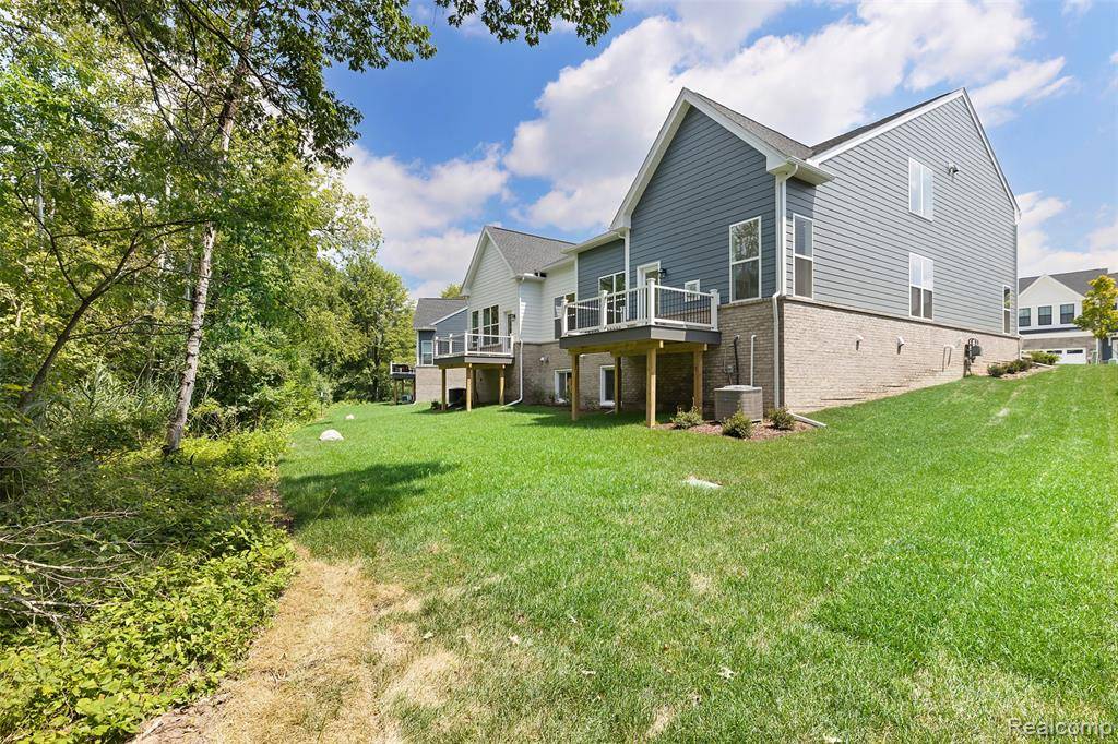 West Bloomfield, MI 48323,5342 TRAIL VISTA Drive