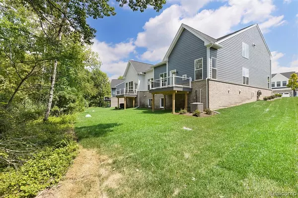West Bloomfield, MI 48323,5342 TRAIL VISTA Drive