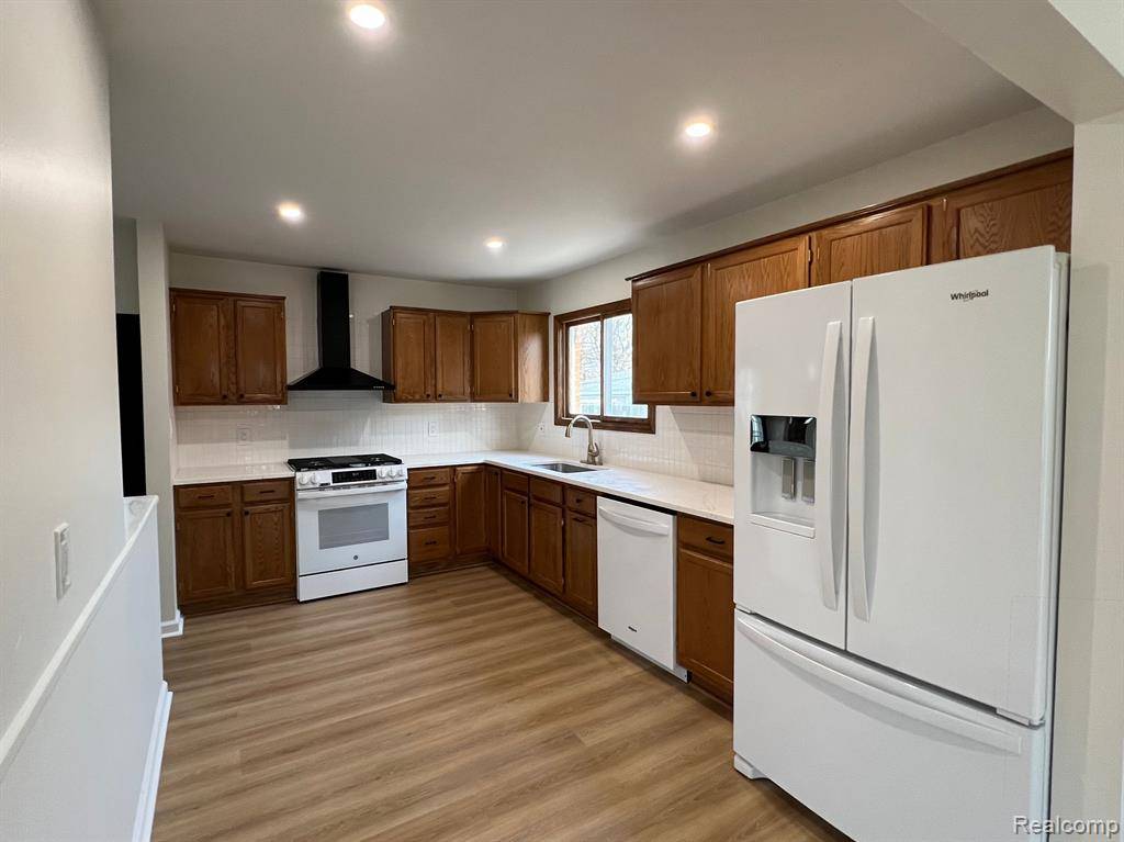 Madison Heights, MI 48071,29536 TAWAS Street