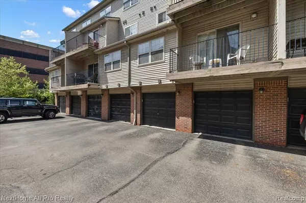 Dearborn, MI 48124,22187 W VILLAGE Drive