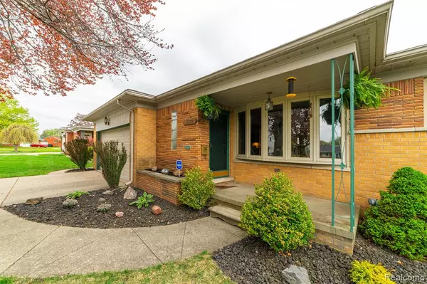 Livonia, MI 48150,38076 RICHLAND Street