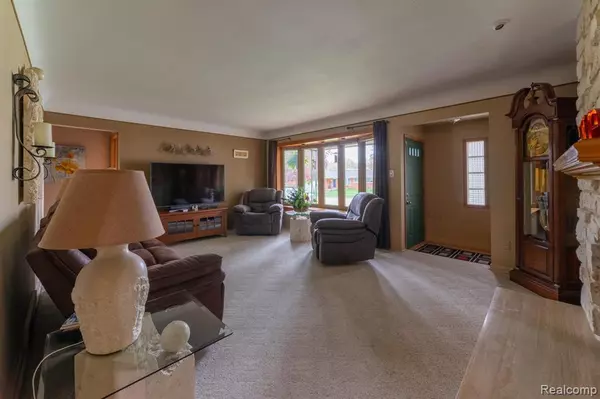 Livonia, MI 48150,38076 RICHLAND Street