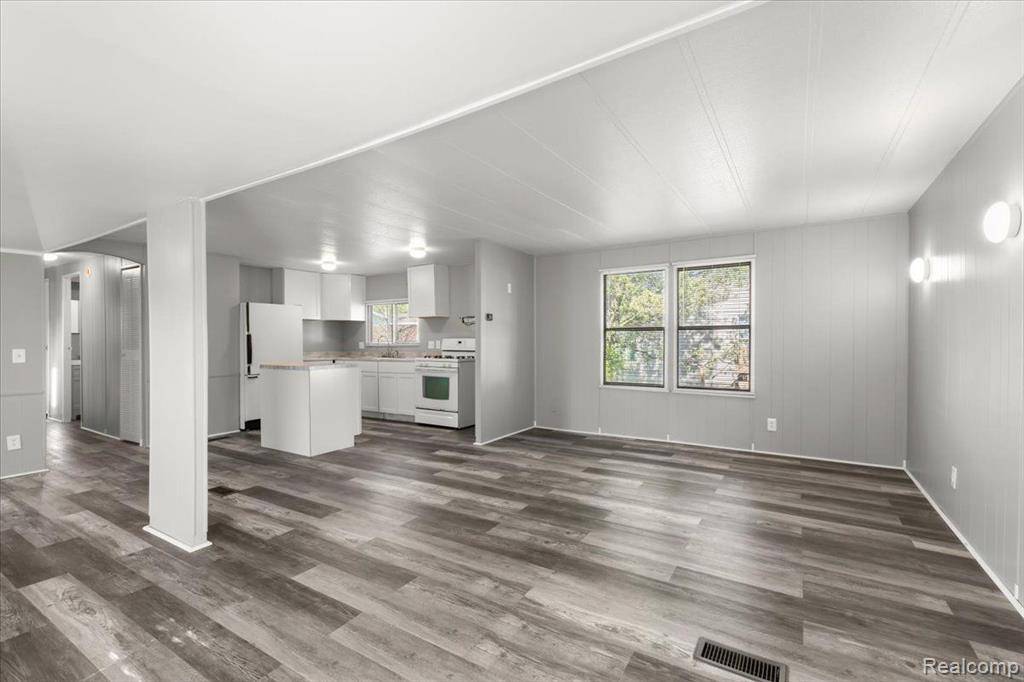 Auburn Hills, MI 48326,351 N SQUIRREL Road #147