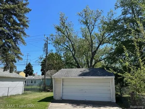 Redford, MI 48240,20564 POINCIANA