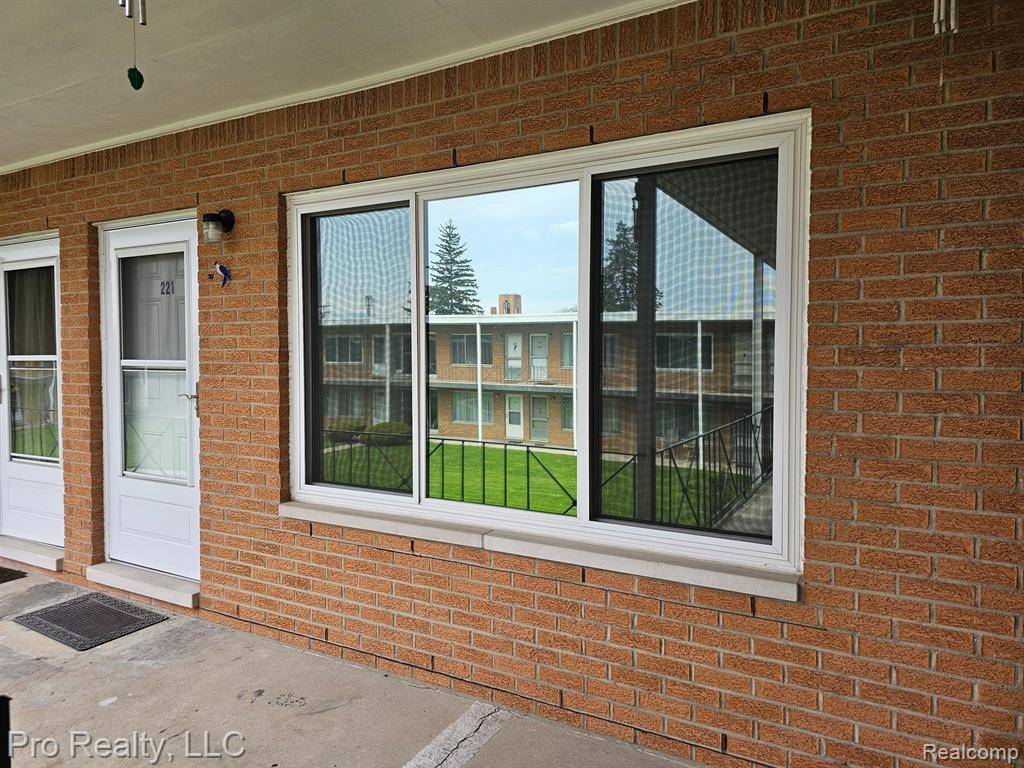 17121 Redford St, Detroit, MI 48219
