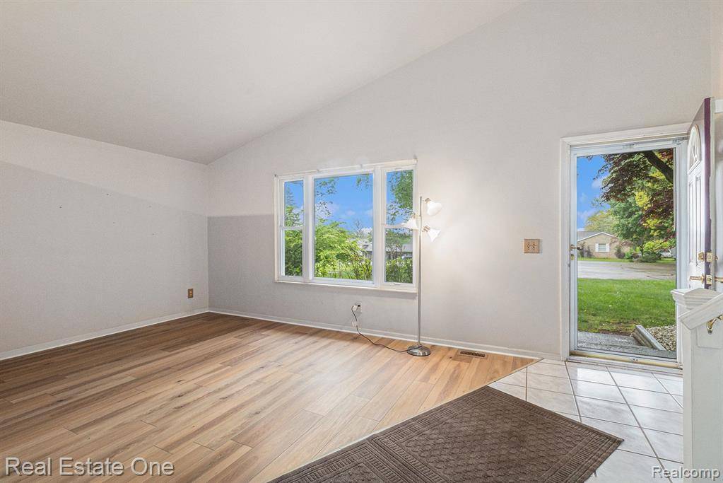 Brighton, MI 48114,8830 SKYLANE Drive