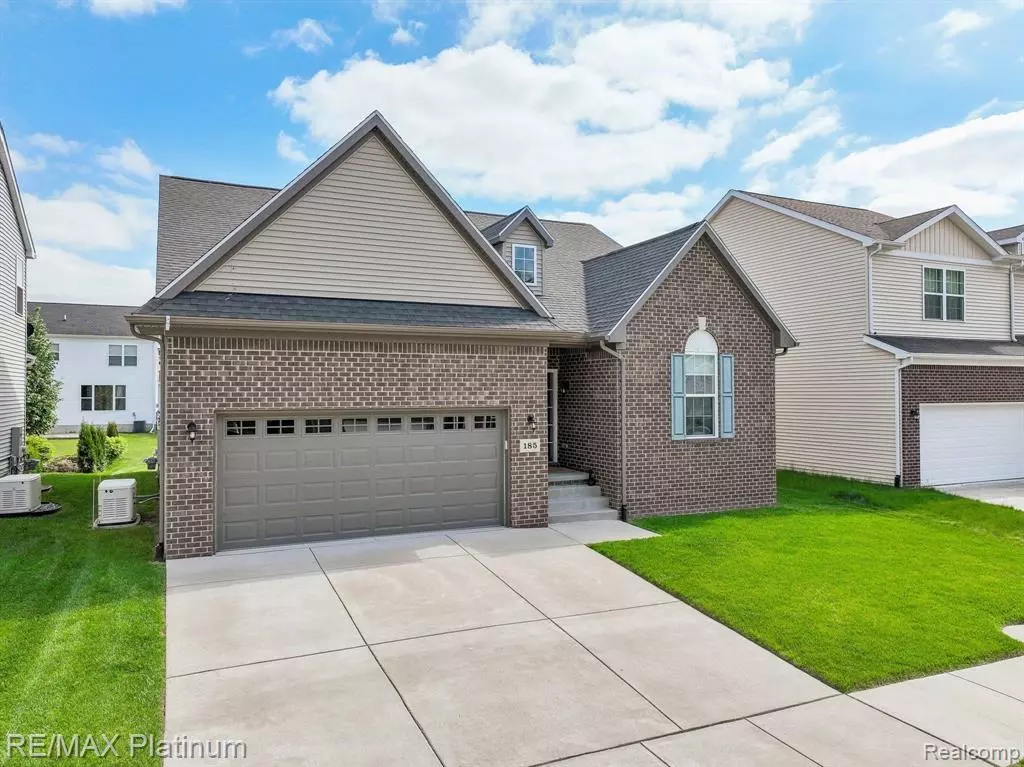 Howell, MI 48843,185 CRYSTAL WOOD Circle
