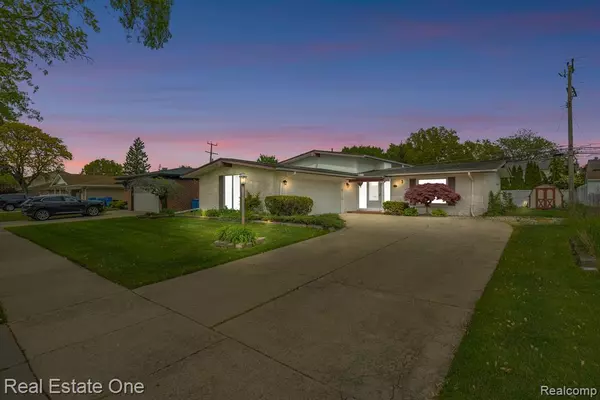 Dearborn Heights, MI 48127,618 DOVER Street