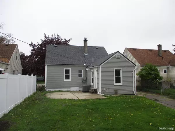 Eastpointe, MI 48021,24287 FERN Avenue