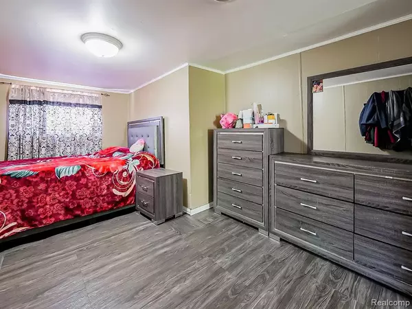 Dearborn Heights, MI 48127,8320 NIGHTINGALE Street