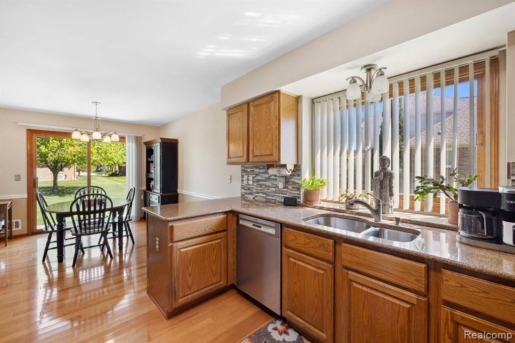 Canton, MI 48188,46941 SOUTHGATE Drive