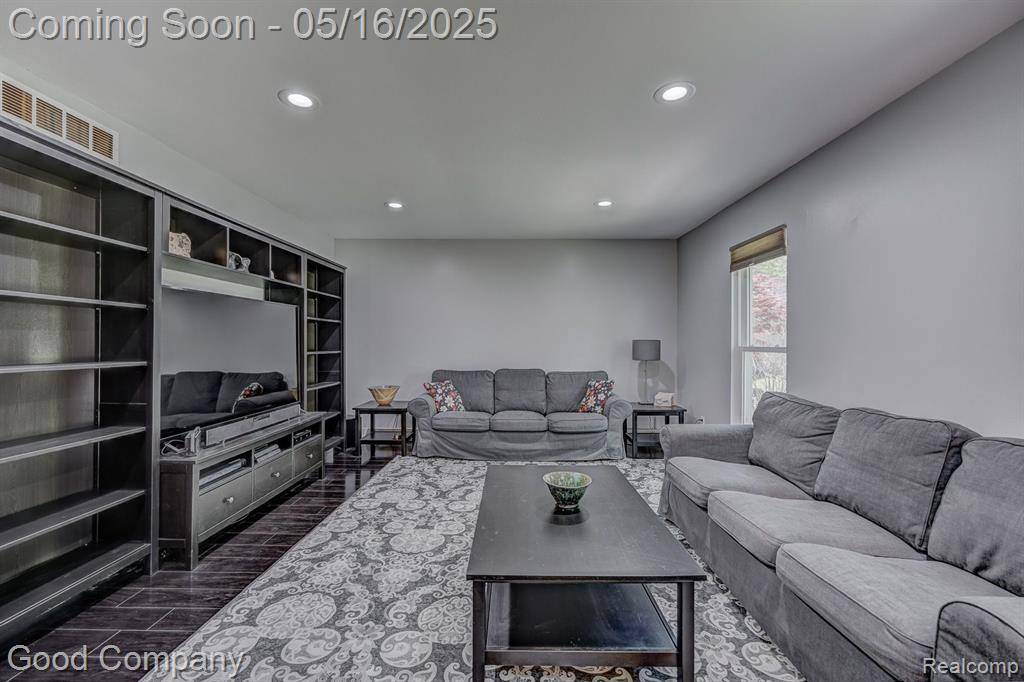 West Bloomfield, MI,5803 BEAUCHAMP