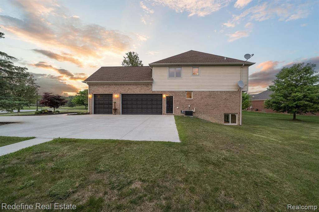 Washington, MI,61096 Winterberry Drive