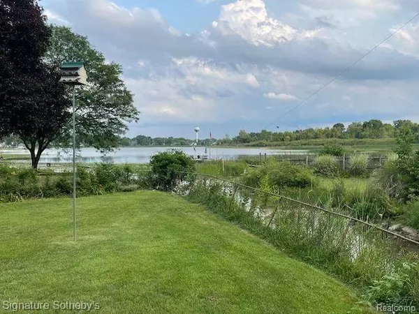 Holly, MI 48442,1090 SUNSET Drive