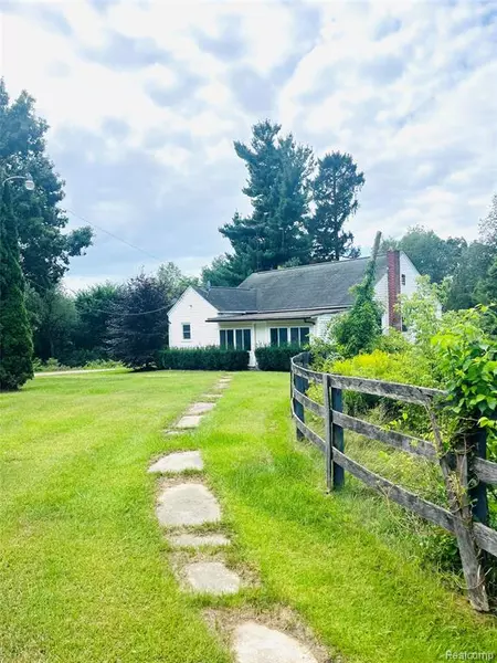 6910 RIDGEWOOD Road, Clarkston, MI