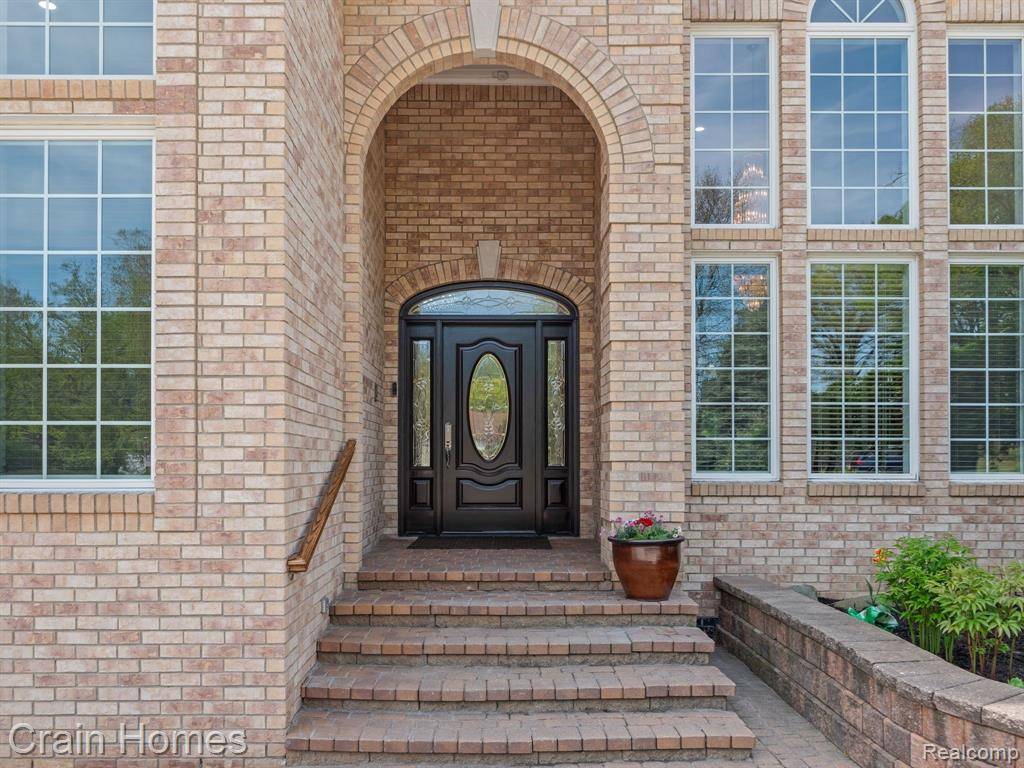 Troy, MI 48085,1334 LARAYNE Drive