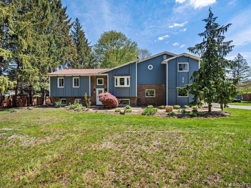 579 S HOSPITAL Road, Waterford, MI 48327