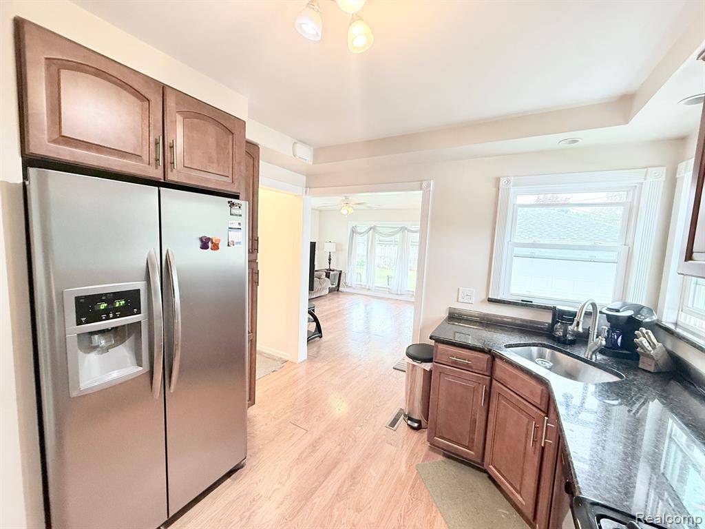 Allen Park, MI 48101,9222 FOX Avenue