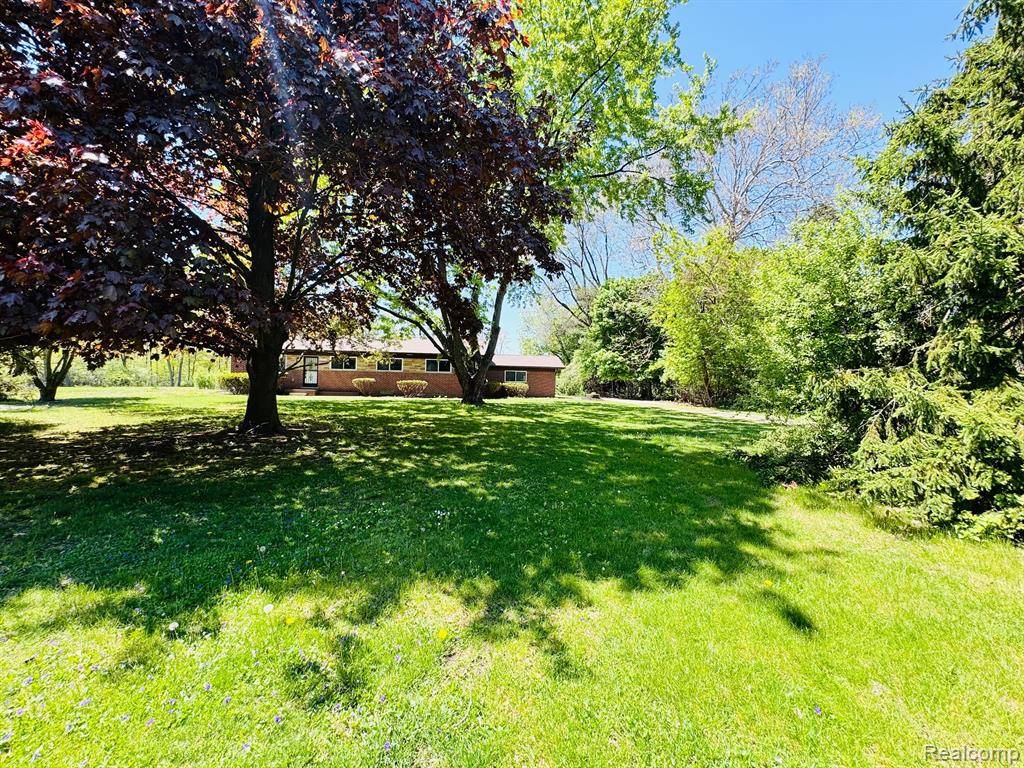 Southfield, MI 48076,28625 RANCHWOOD Drive