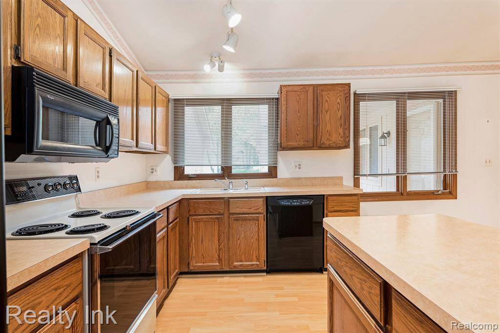 Farmington Hills, MI 48335,35300 BLUE SPRUCE Drive