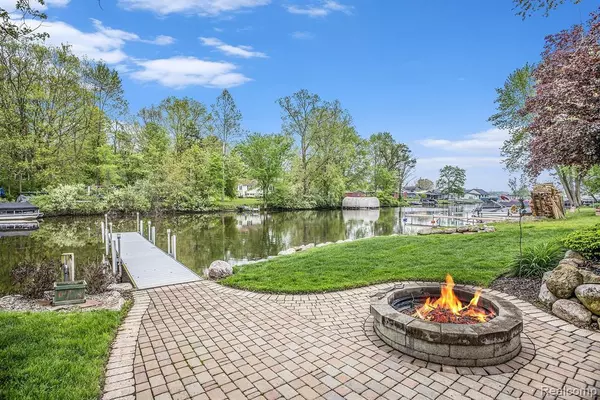 Pinckney, MI 48169,10863 COLONY Road