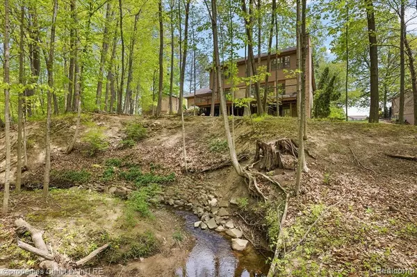Farmington Hills, MI 48336,27690 Acorn Park Court Court