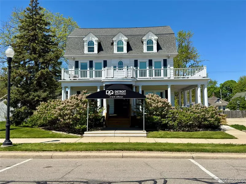 2156 W JEFFERSON Avenue, Trenton, MI 48183