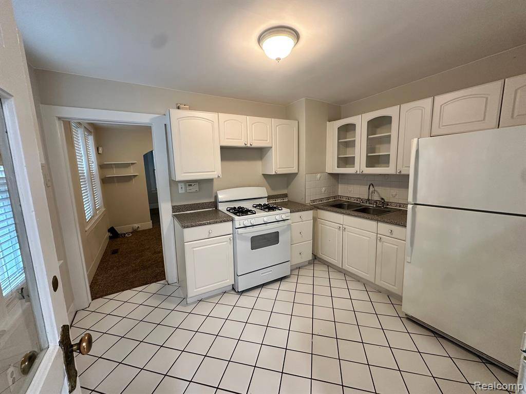 Grosse Pointe Farms, MI 48236,124 MUIR - LOWER UNIT Road
