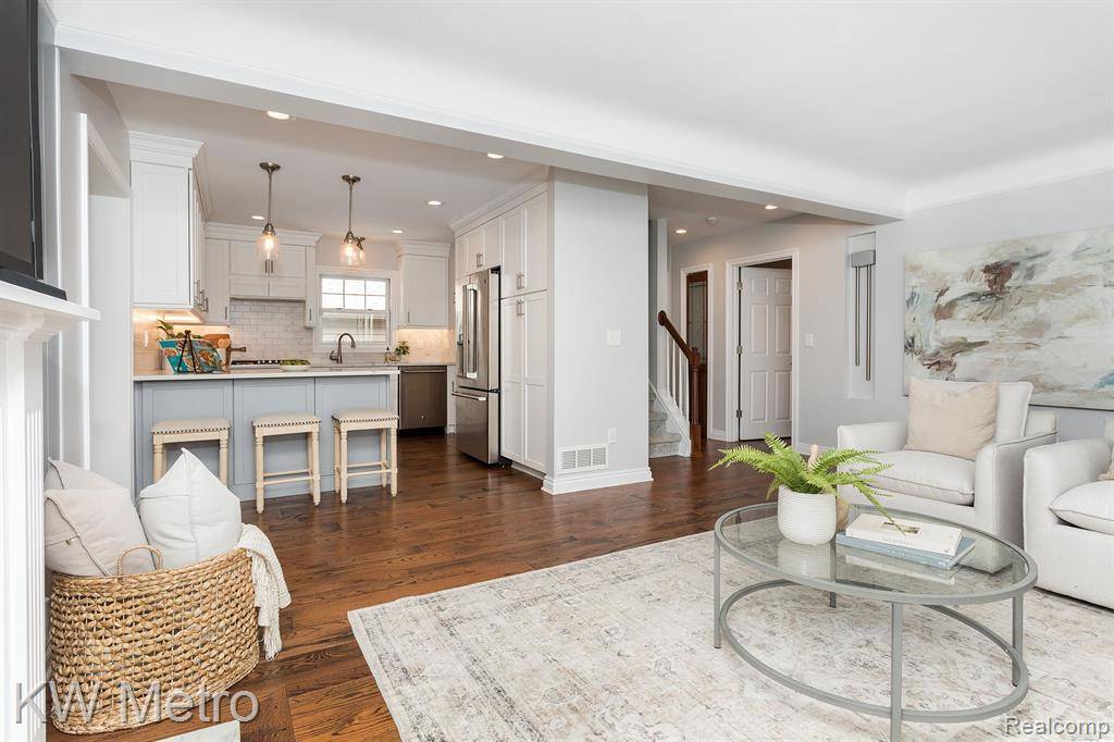 Beverly Hills, MI 48025,17212 BIRWOOD Avenue