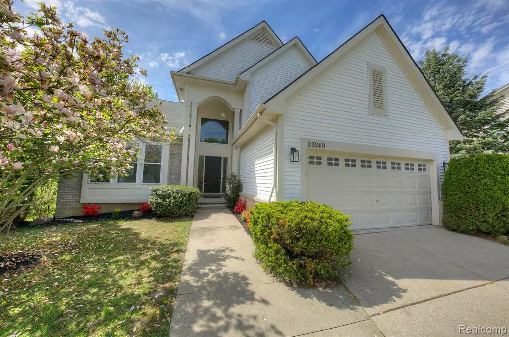 Farmington Hills, MI 48331,29249 Chelsea Crossing