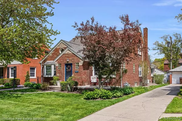 Grosse Pointe Woods, MI 48236,2220 STANHOPE Street