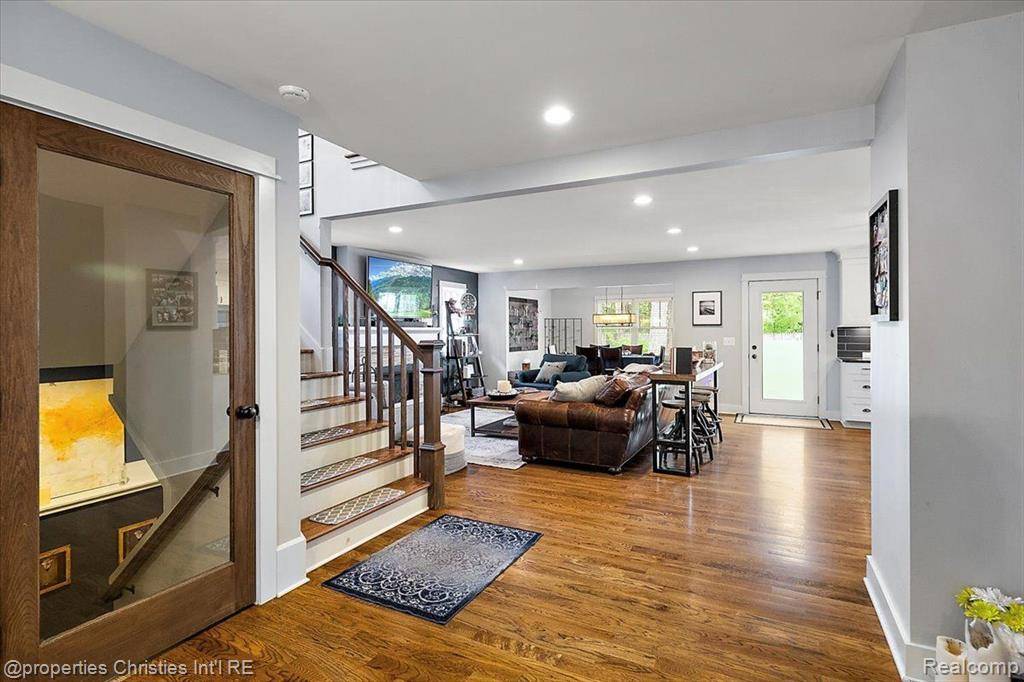Royal Oak, MI 48073,1836 MARYWOOD Drive