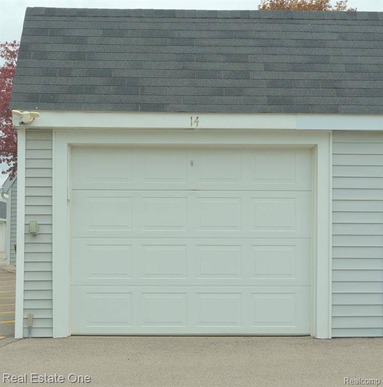 Waterford, MI 48328,3553 PORT COVE Drive