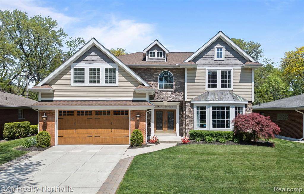 Grosse Pointe Woods, MI 48236,680 PEAR TREE Lane