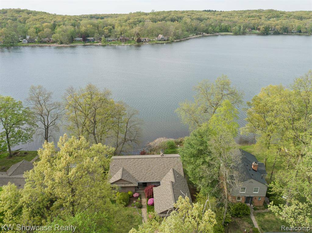 Brighton, MI 48116,5867 COMMUNITY Drive