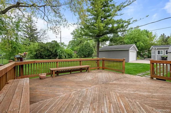 West Bloomfield, MI 48324,1837 HENBERT Road
